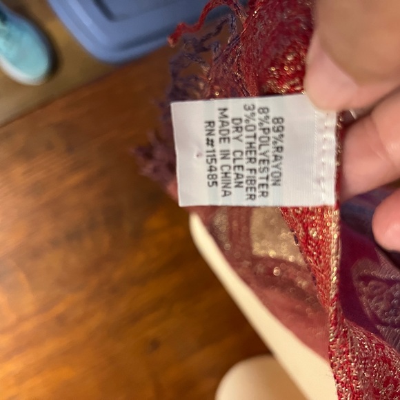 Elegant Paisley Scarf in Rich Burgundy and Gold - Picture 3 of 3